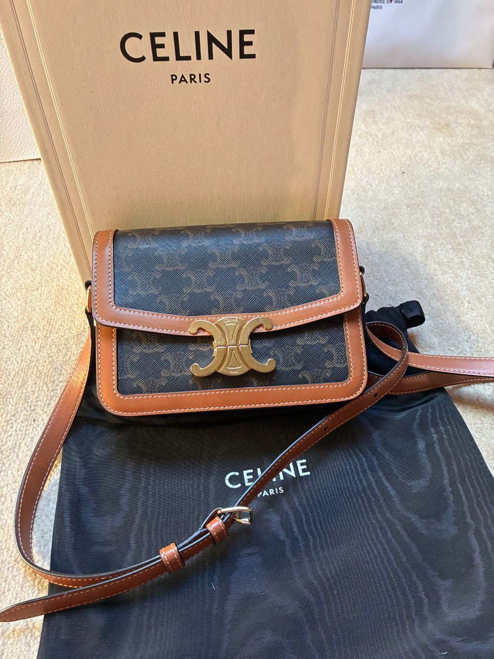 Celine Borse da donna: Sac Céline - Triomphe - Sac à main en cuir – Usato da Lausanne venduto da PEX_Import