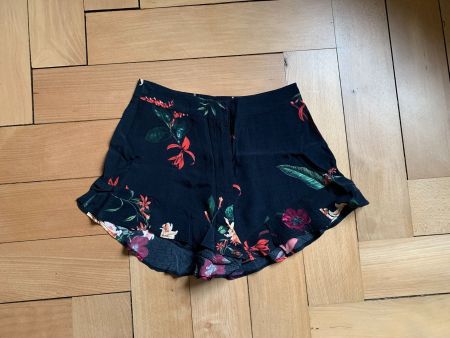 ZARA - Shorts schwarz geblümt XS