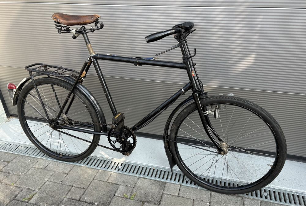 Schweizer Armee Biciclette: Armeerad, Militärvelo, Original Jg 1985, mit Gepäckträger – Usato da Rothrist venduto da Dluna1 1
