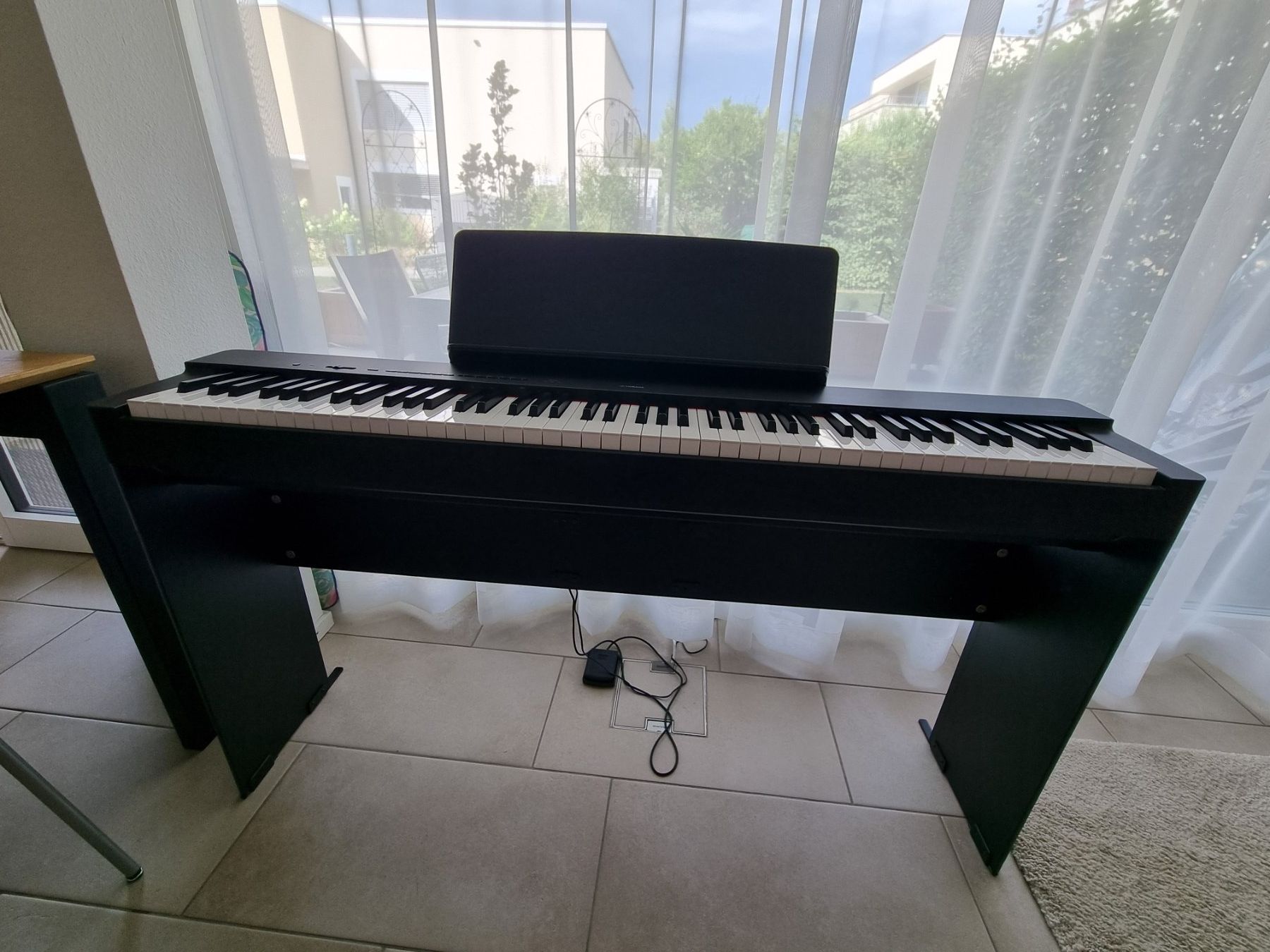 Musikinstrumente: Yamaha E Piano P-225B – Neu (gemäss Beschreibung) aus Laufen von jost-becker
