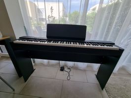 Yamaha E Piano P-225B