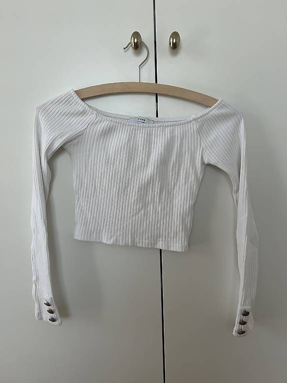 Bershka Maglioni & Felpe: Weisses off shoulder Croptop – Usato da Münsingen venduto da klo_bvb2