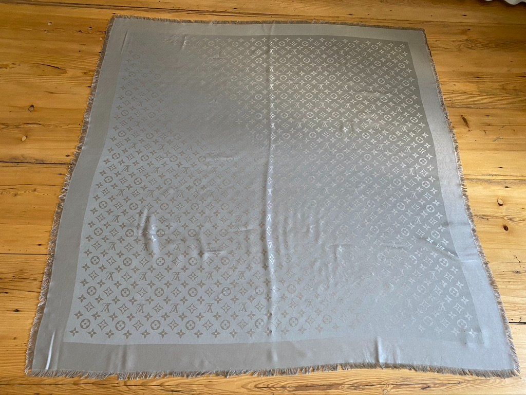 Louis Vuitton Foulard & Sciarpe: Louis Vuitton, Foulard – Usato da Zürich venduto da leo0105 1
