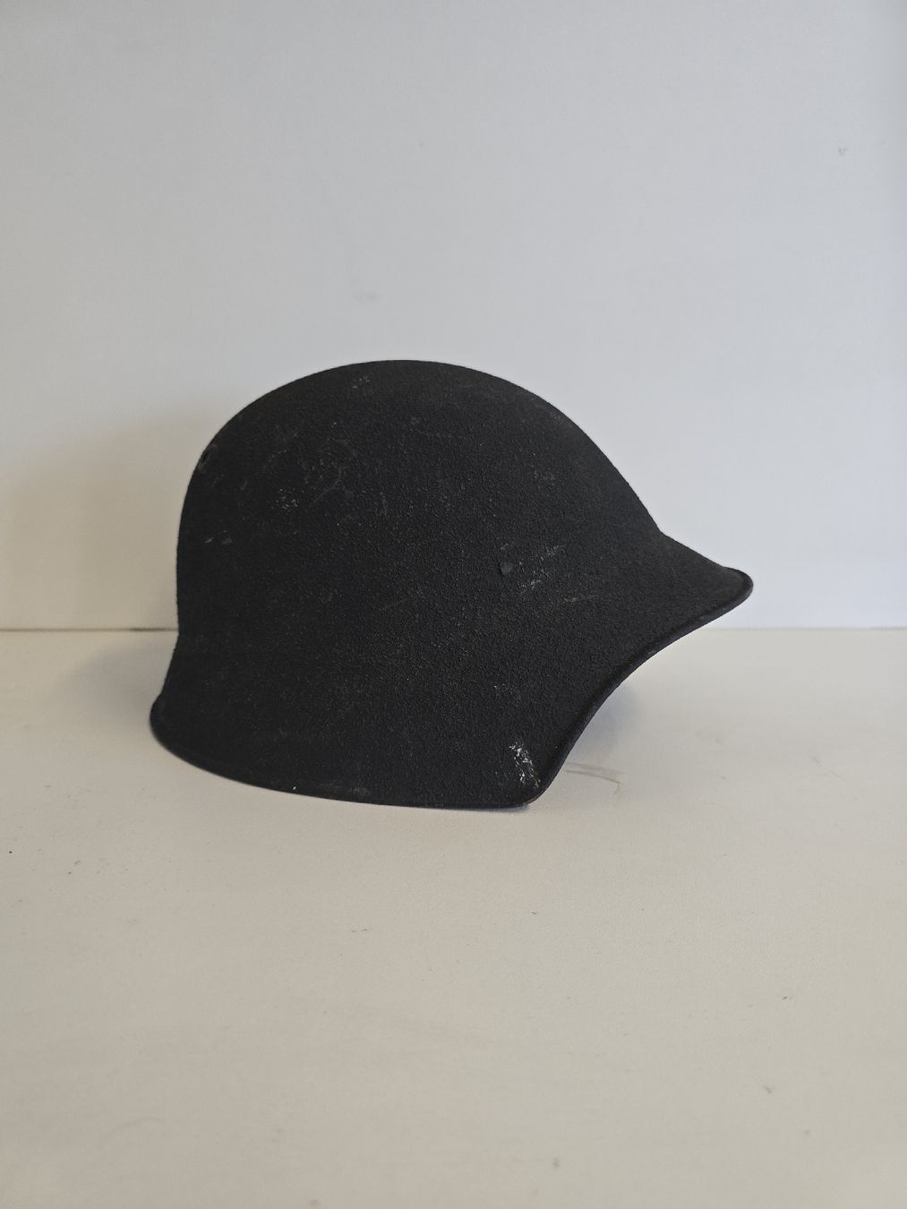 Uniformi & Effetti personali: Alter Militäerhelm, Sammlerstück – Usato da Tuggen venduto da Zweitechanceboutique 2