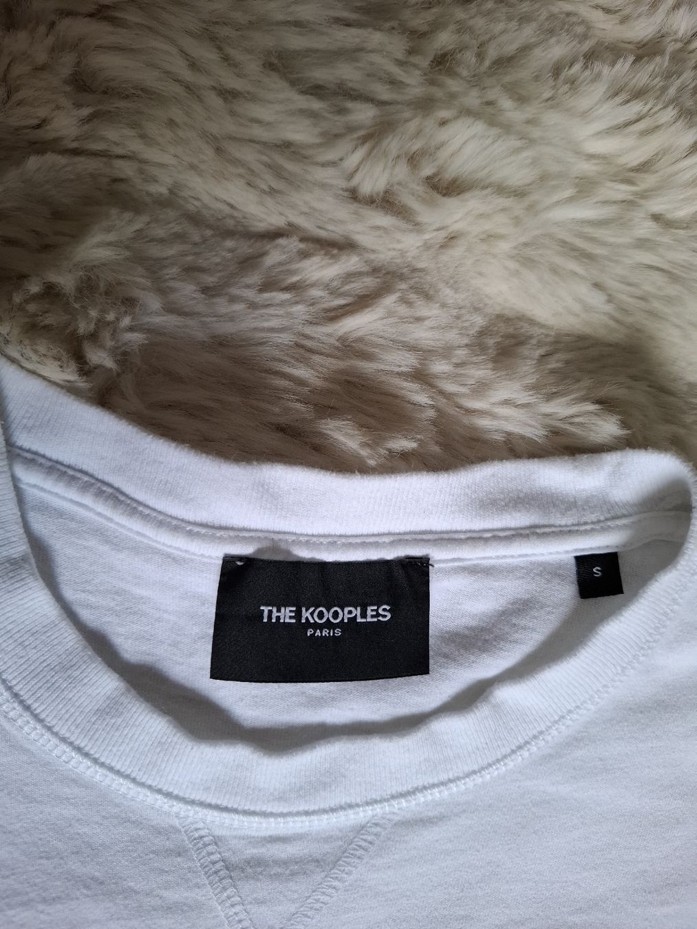Kooples T-Shirts: The Kooples T-shirt Blanc Logo superposé Taille S – Gebraucht aus Le Locle von QUALI-PRIX 1