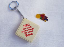 Vintage Pin und Messband der Bank SBG