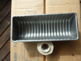 KECKSFORM METALL 23X5CM. UNGEBRAUCHT