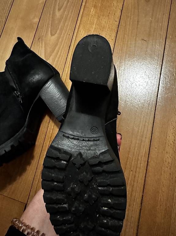 Scarpe da donna: Tamaris Schwarze Lederstiefel, Gr. 39 – Usato da Zuerich venduto da Am81 3
