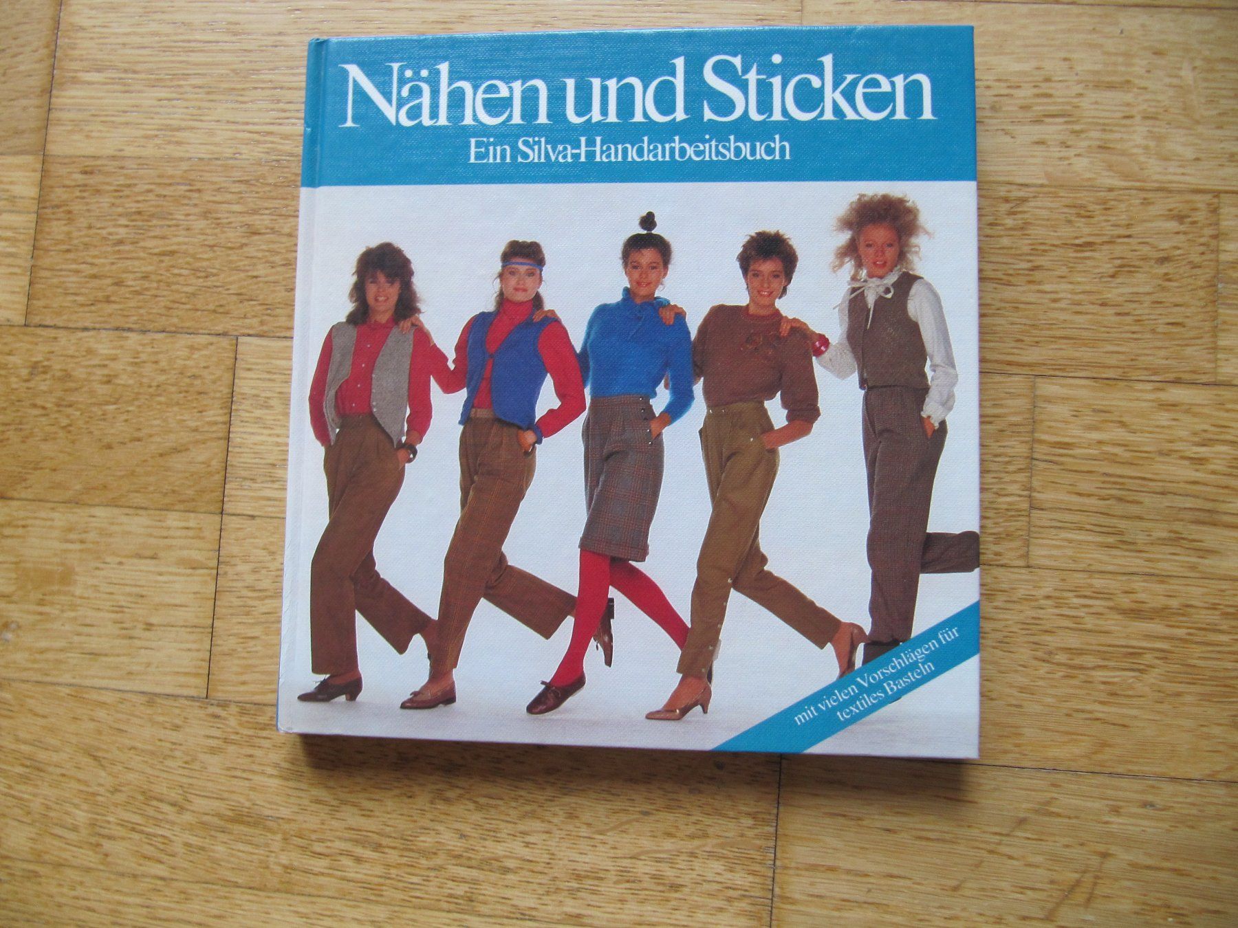 Libri: Nähen und Sticken - Handarbeitsbuch – Usato da Würenlos venduto da AustralisZ