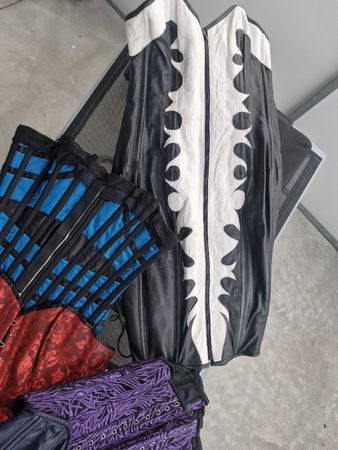 Diverse Corsagen, guter Zustand, zT ungetragen, edel & sexy