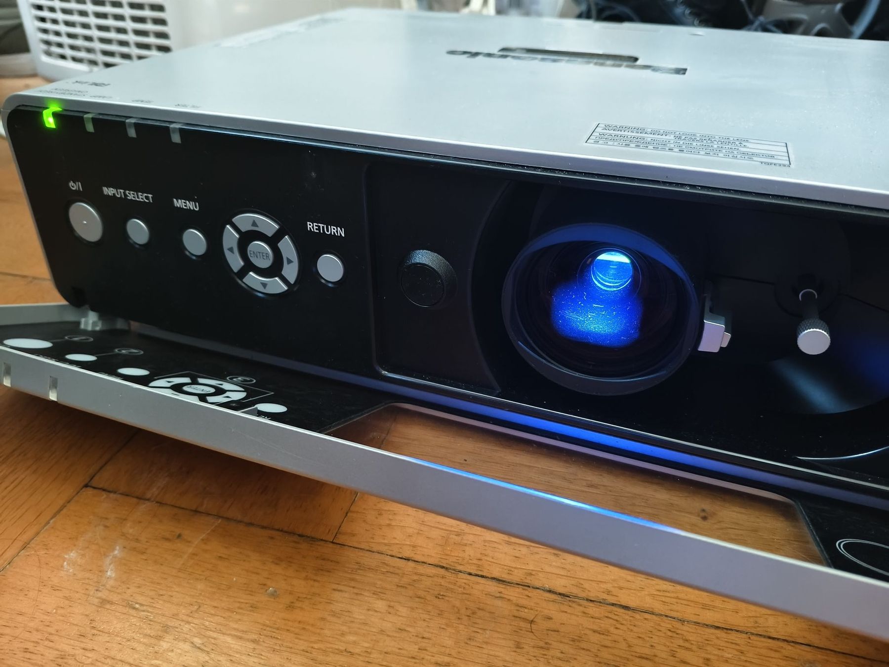 Panasonic Home cinéma: Projecteur Panasonic PT-FW300 avec télécommande – Testé – D'occasion à St-Séverin par Murh