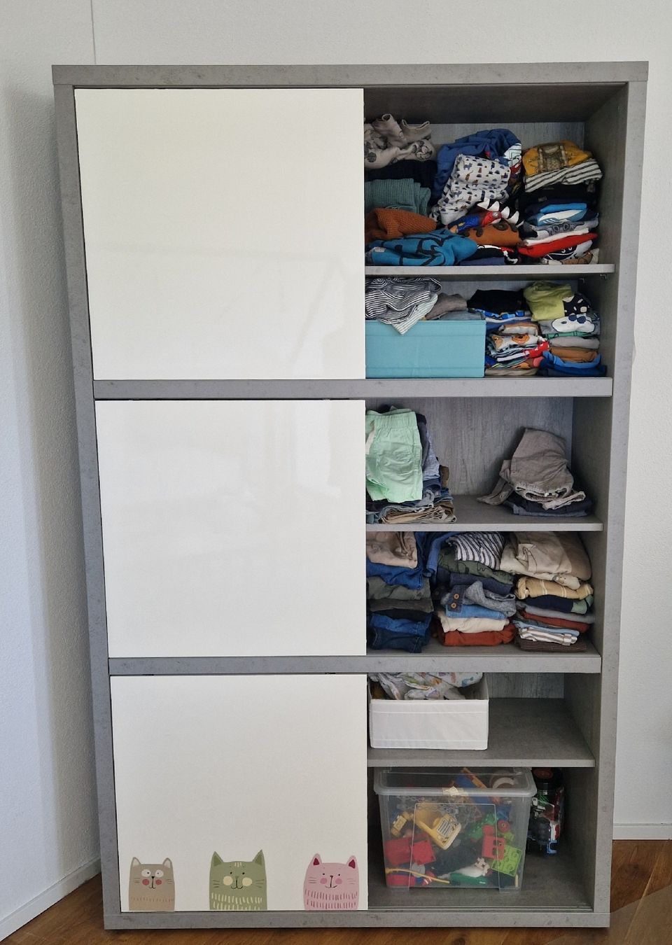 Livique Armadi: Büroschrank / Kinderkleiderschrank – Usato da Sarnen venduto da C_Bolt