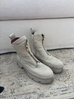Leather Booties in Beige NP: 140.-