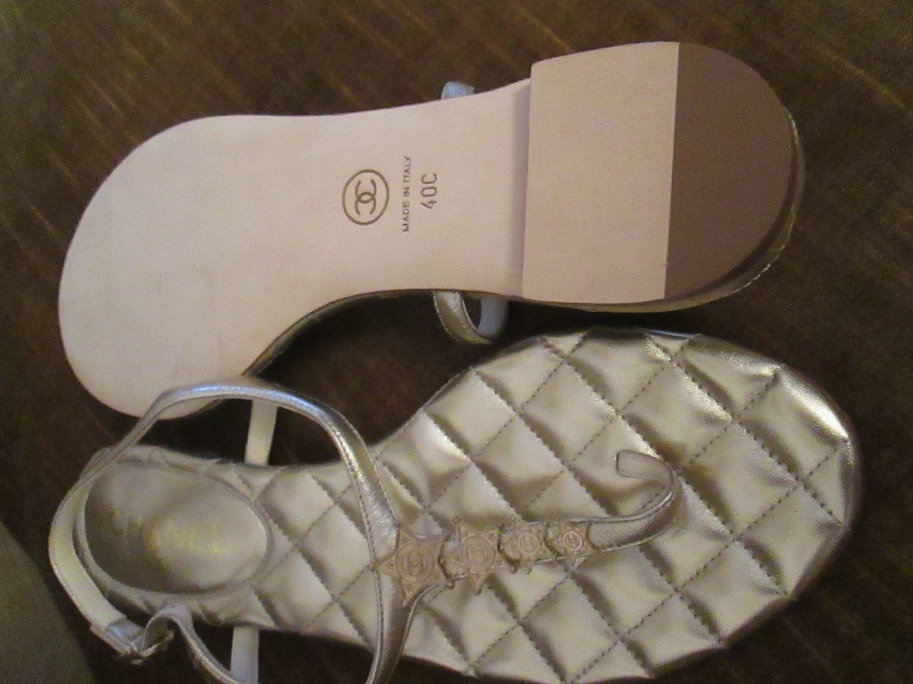 Chanel Damenschuhe: Chanel, neue Leder-Flip-Flops, Größe 40 – Neu (gemäss Beschreibung) aus Sementina von babucia 3