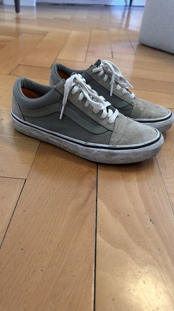Vans Chaussures hommes: Vans Old Skool Sneaker, grau Gr. 36.5 – D'occasion à Zürich par DeeDaaFee
