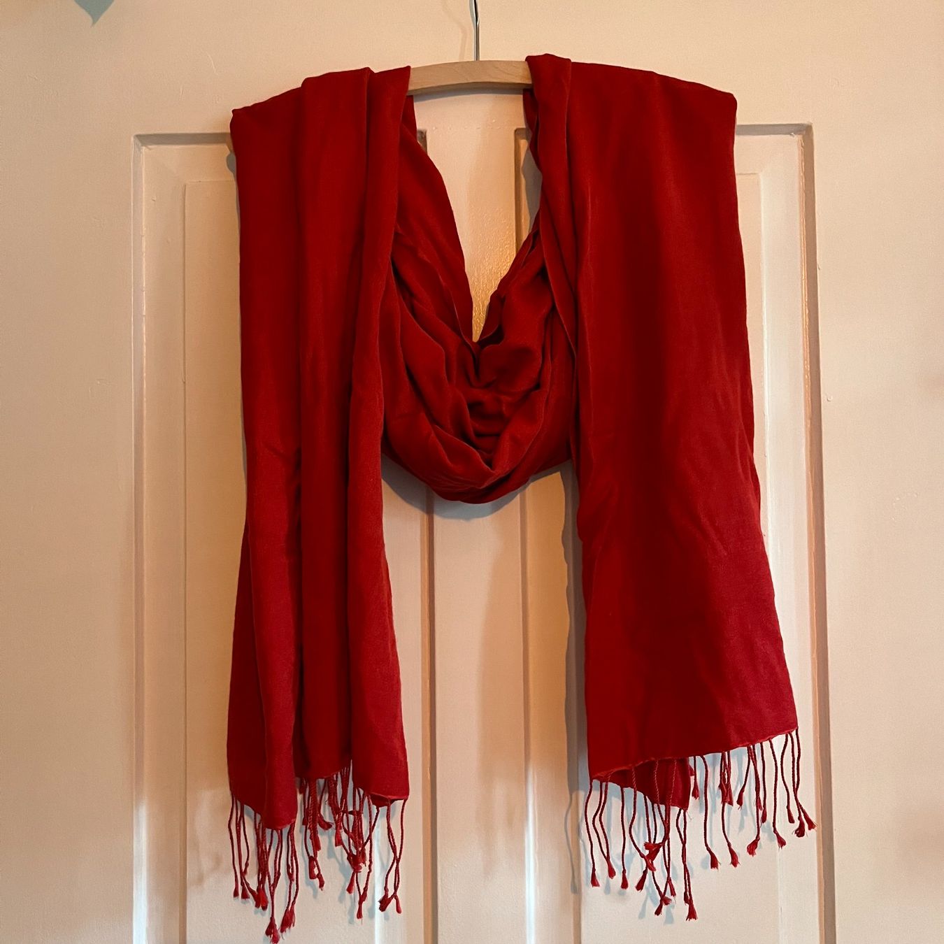 Foulard & Sciarpe: grosser Stoffschal in Rot mit Fransen – Usato da Gelterkinden venduto da lirithp