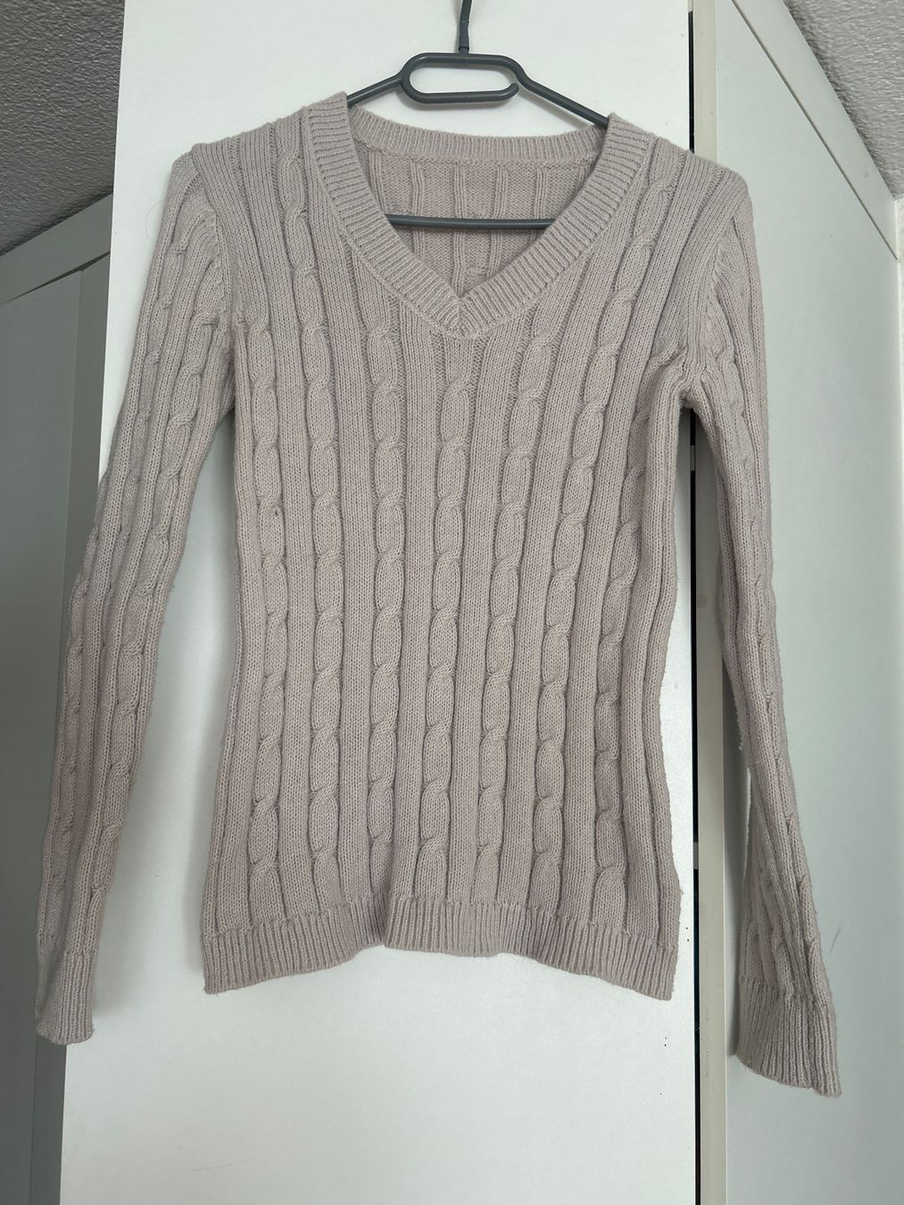 Maglioni & Felpe: Damen Pullover Zopfmuster beige V-Ausschnitt gebraucht – Usato da Buttisholz venduto da allule13
