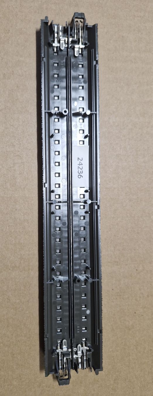 Märklin Modellini di ferrovie: Märklin C-Gleis gerade 24236 – Usato da Bassersdorf venduto da brunneremil 1