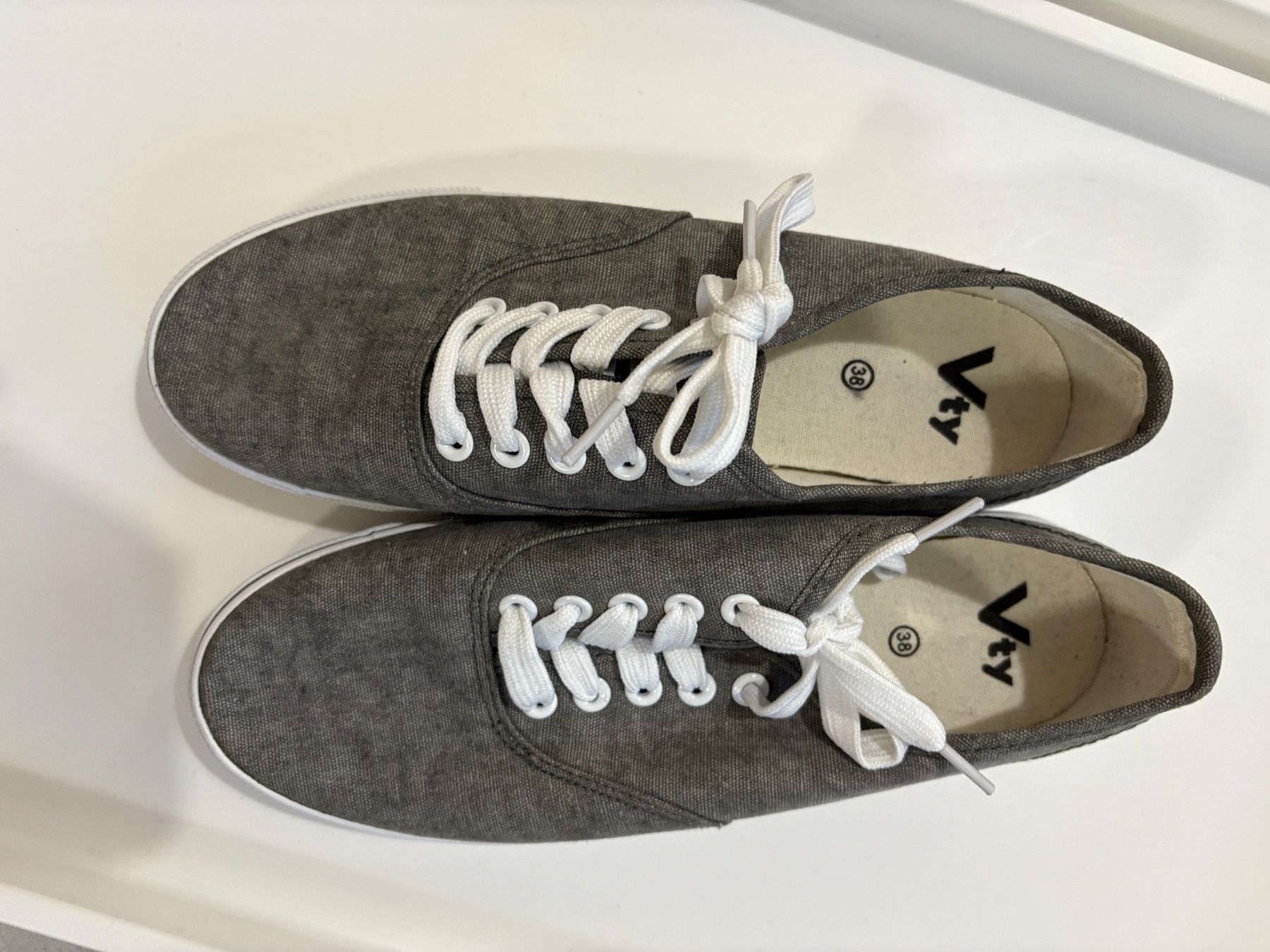 Scarpe da donna: Schuhe Vty Grösse 38 – Usato da Auenstein venduto da 5222 1