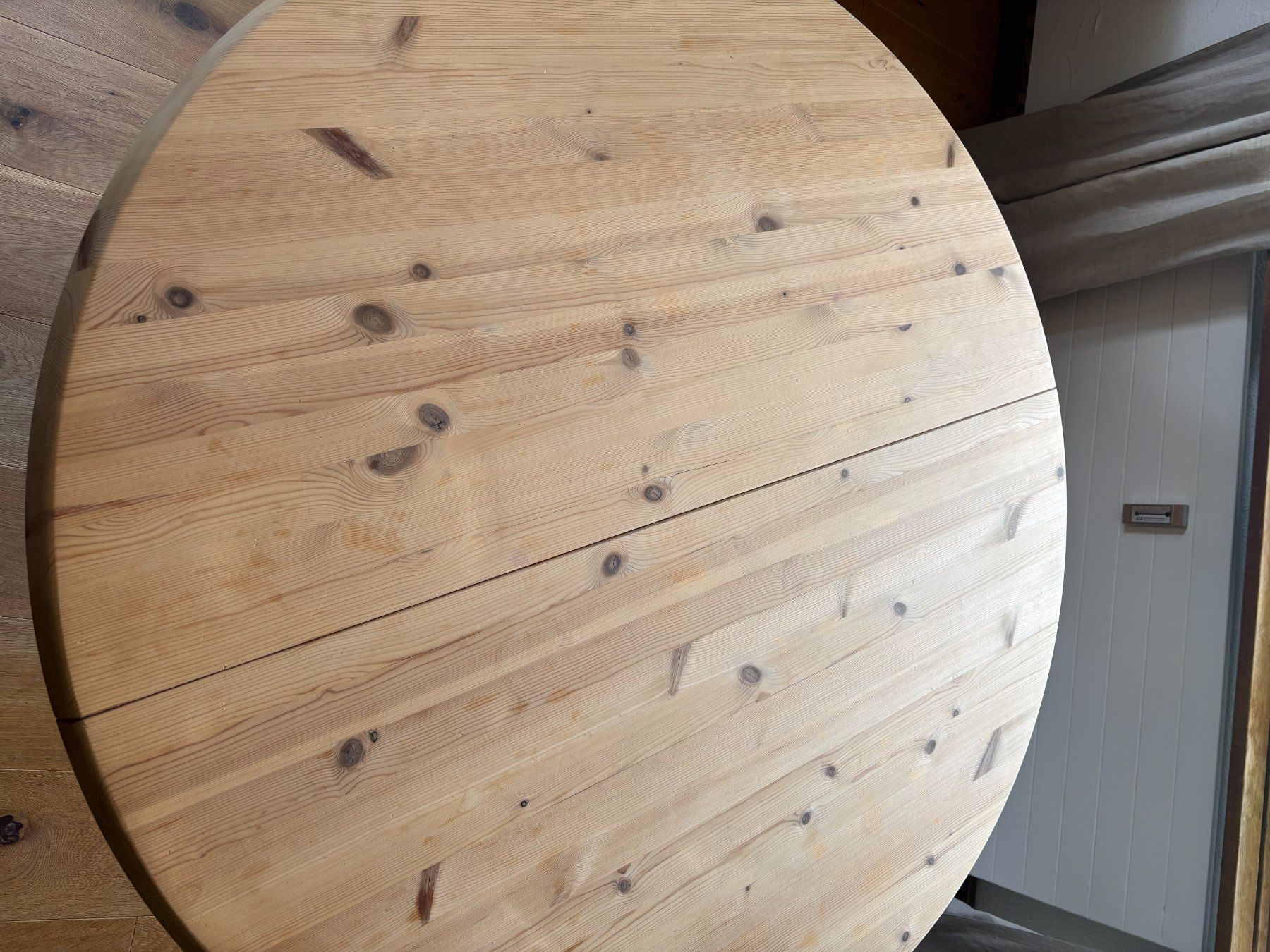 Tische: Runder Holztisch – Gebraucht aus Klosters von sch_r7kr 2