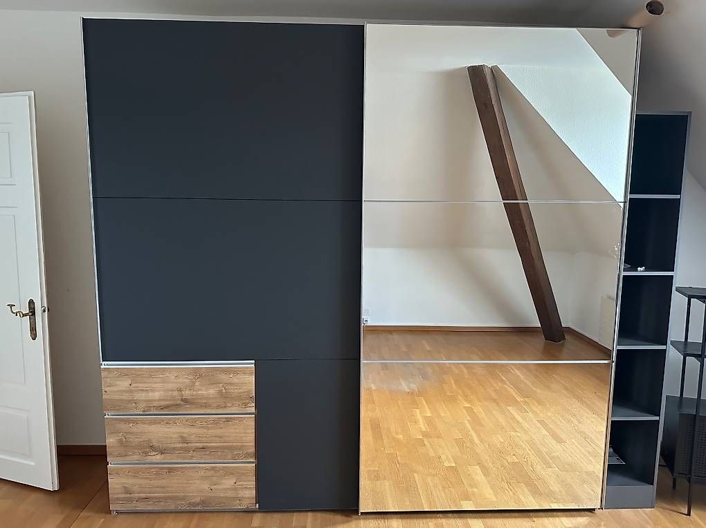 Armadi: Kleiderschrank – Usato da Zürich venduto da bro_yy2x