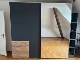 Kleiderschrank