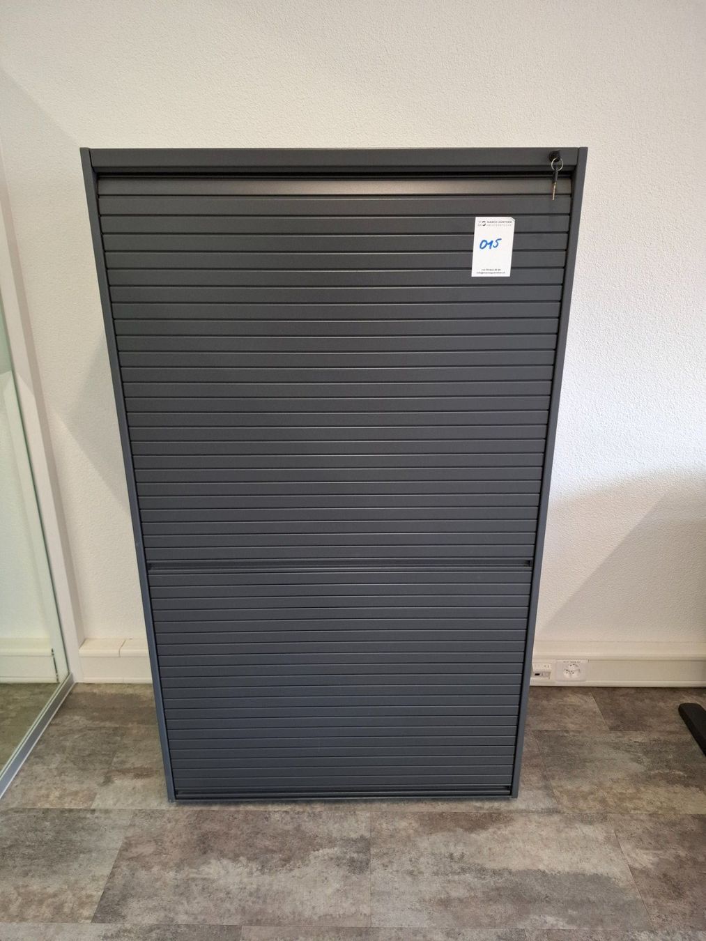 Schränke: 015 Rollschrank mit Tablare – Gebraucht aus Derendingen von Meisterstuecke