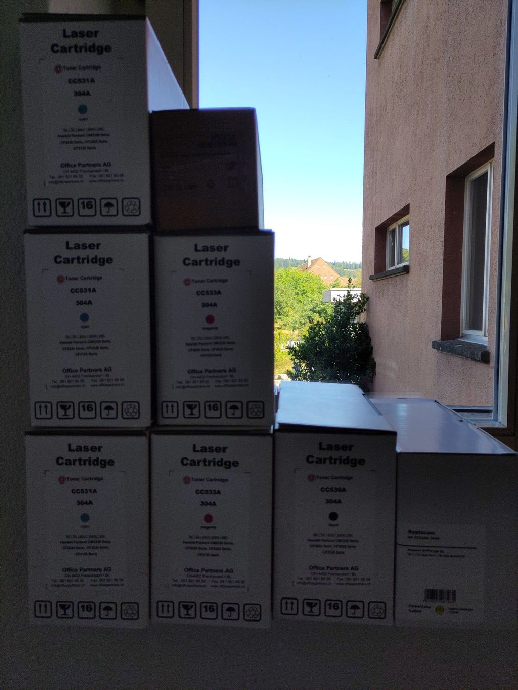 Hewlett Packard Cartucce per stampanti & toner: Laserdrucker Cartridge 304A und andere – Nuovo e nell'imballaggio originale da Madiswil venduto da idaem20