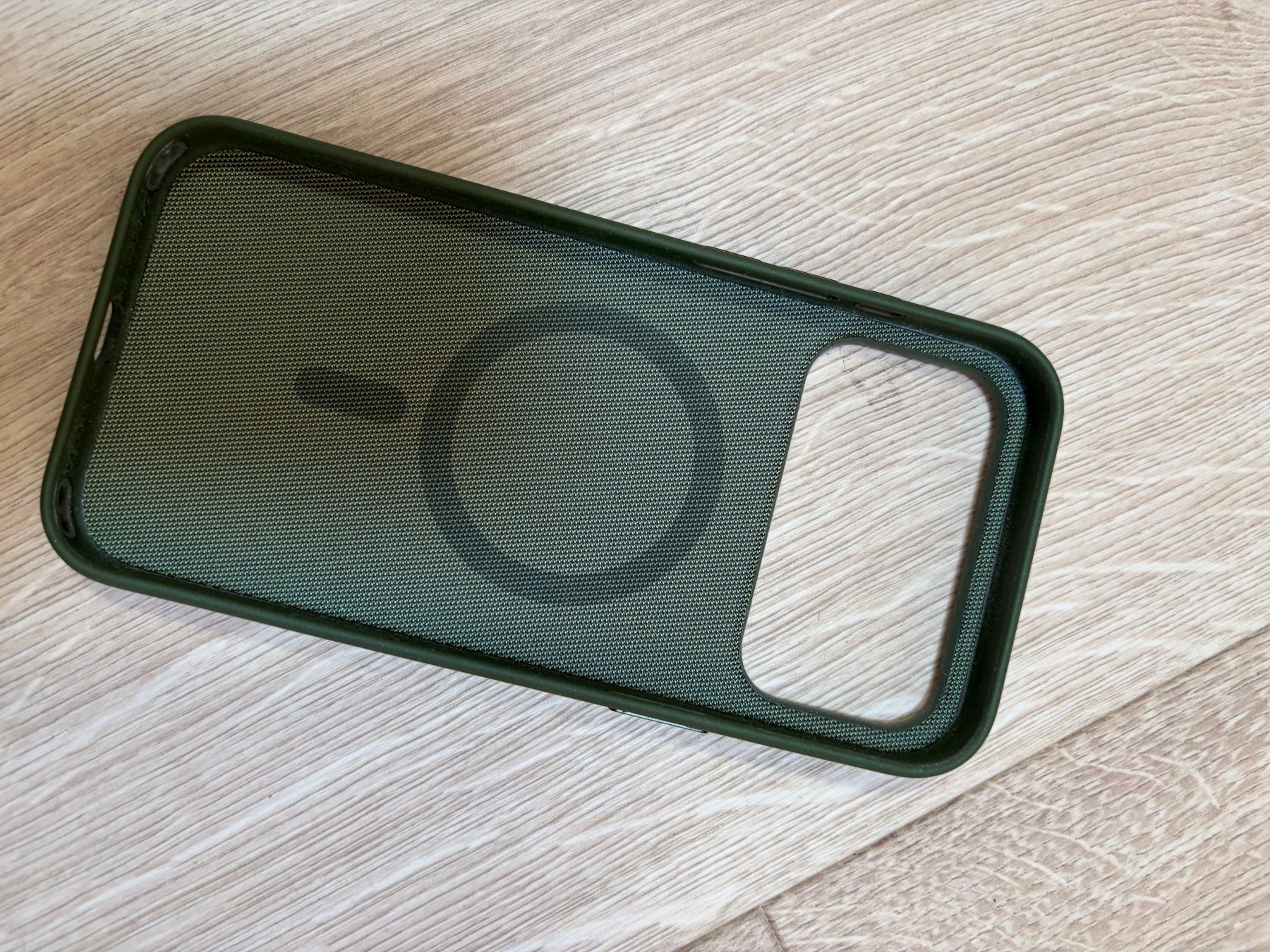 Cover & Protezioni schermo: Apple Iphone 17 pro max Cover – Usato da Thun venduto da Tico-Aleman 1
