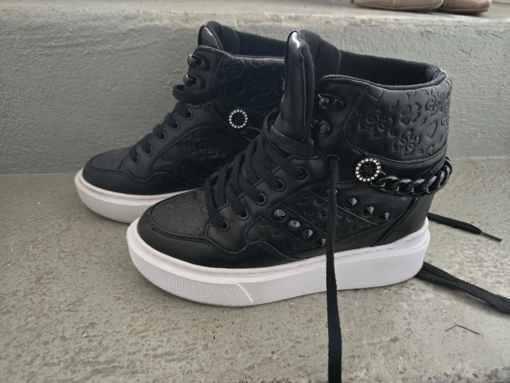 Guess Scarpe da donna: basket talon Guess 37 – Usato da Bassecourt venduto da co.hurlimann