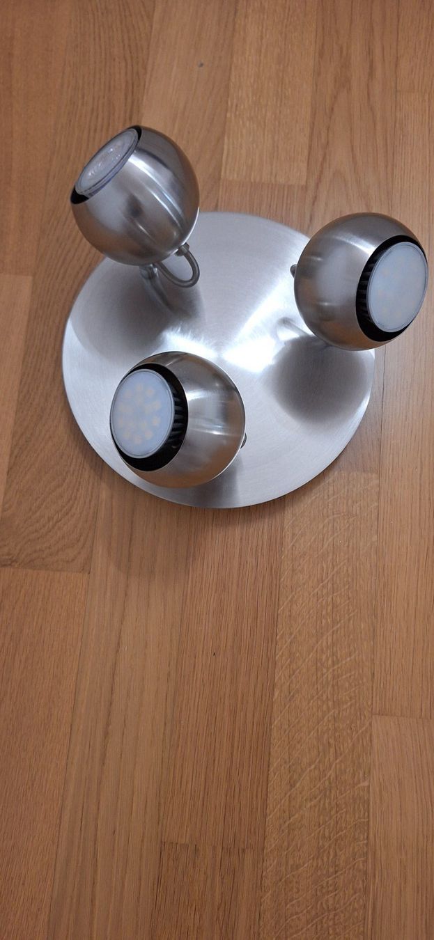 Conforama Kronleuchter & Deckenlampen: joli plafonnier LED, 3 spot – Gebraucht aus Lussery-Villars von pousinete02