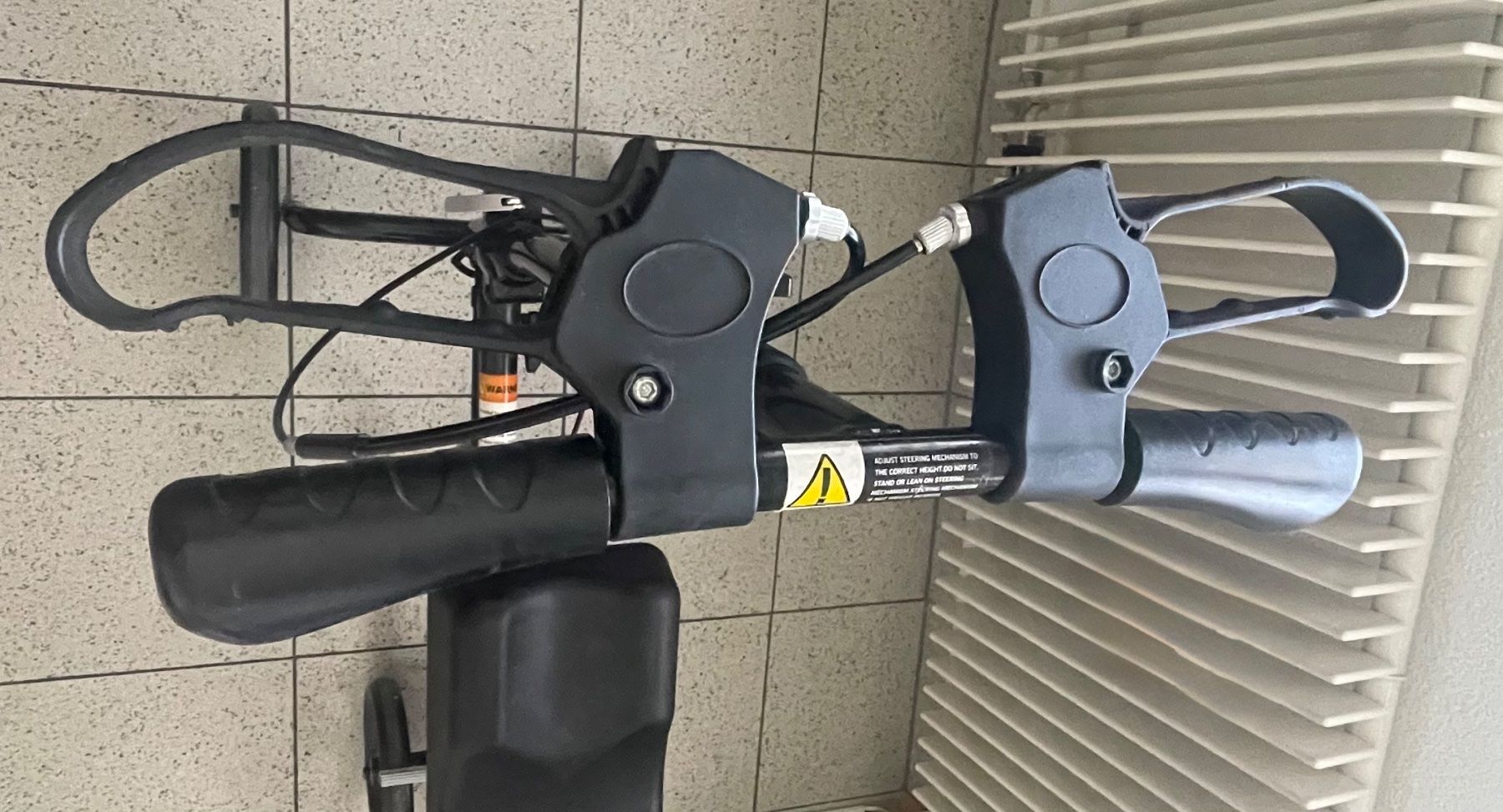 Ausili per la deambulazione: Knie Roller / Walker – Usato da Wila venduto da Lokelo 5