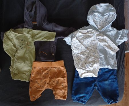 Babykleider, 29 Teile Gr. 56
