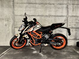 Moto KTM Duke 390