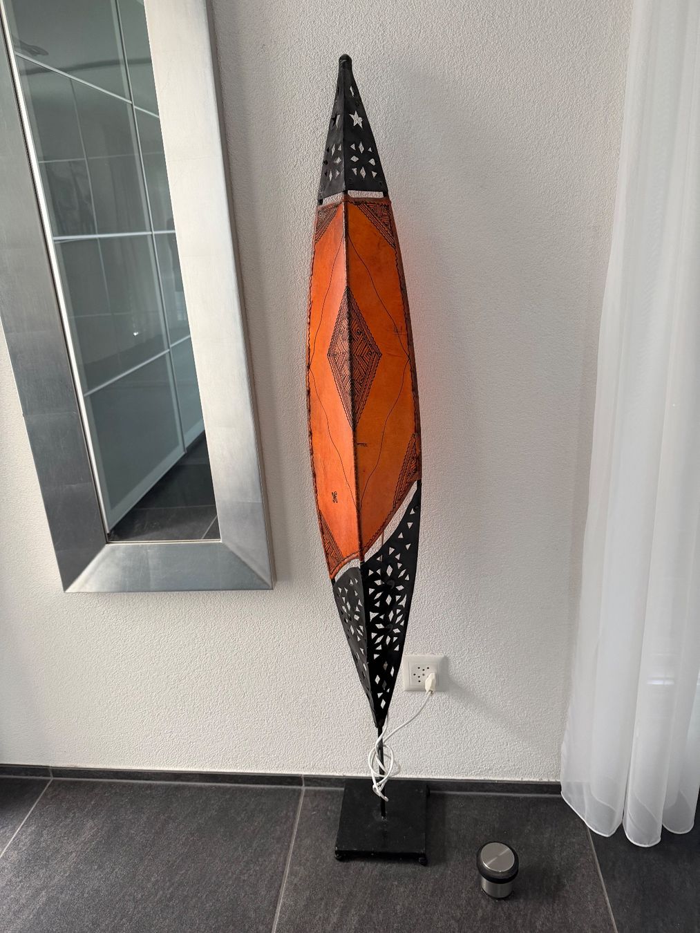 Lampen: Stehlampe orientalisches Design Leder orange schwarz – Gebraucht aus Biel-Benken BL von cor_rmw7