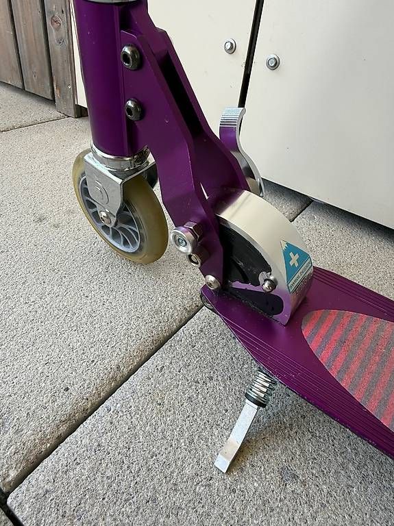Micro Kickboard: Micro Scooter Sprite in Purple – Usato da Pfaffnau venduto da Liz6264 1