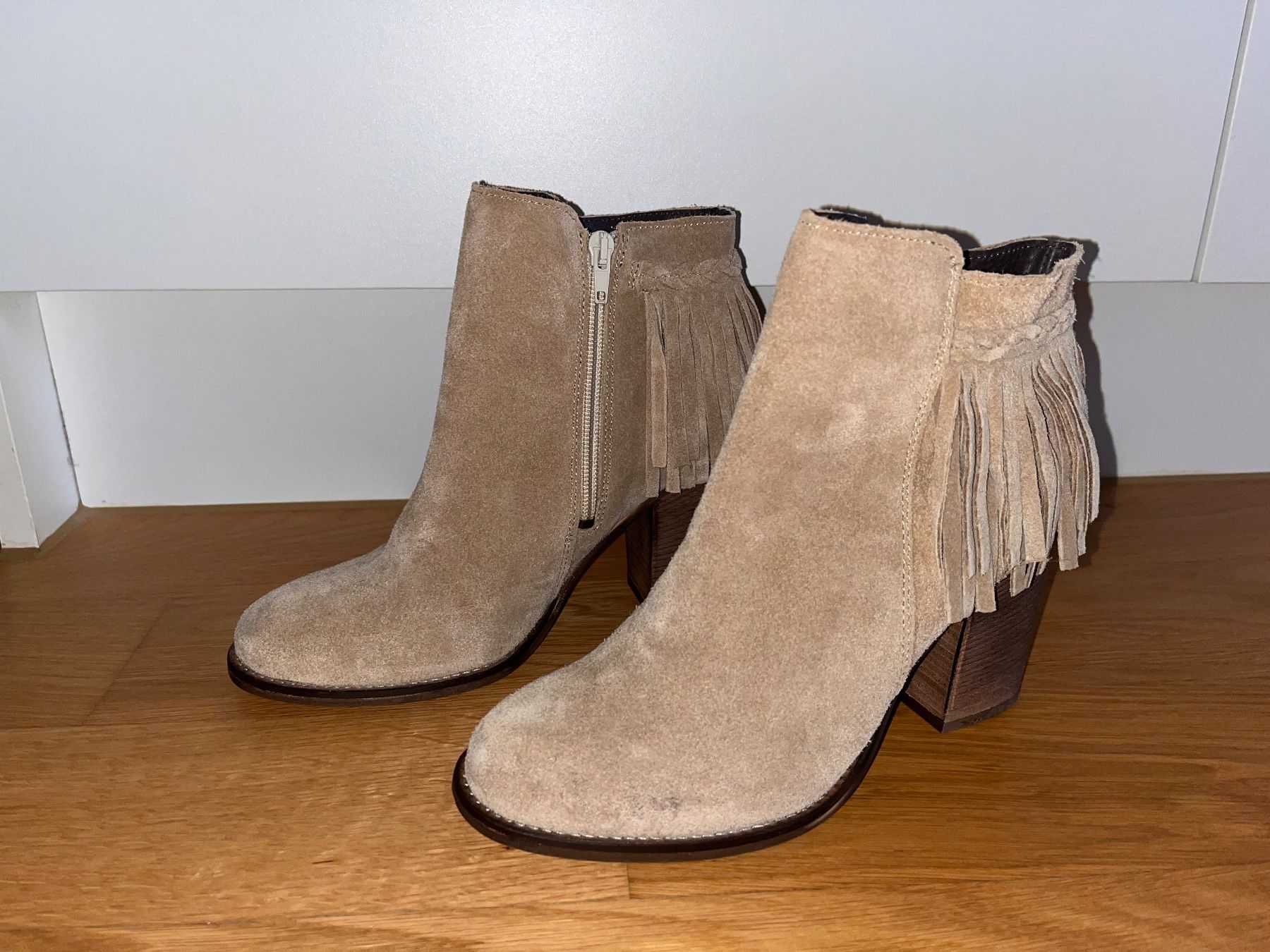 Scarpe da donna: Zign Stiefeletten mit 7cm Absatz – Usato da Luzern venduto da Lulj 1