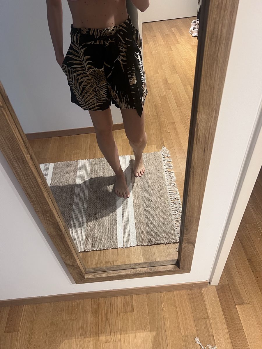 Pantaloni: H&M shorts S – Usato da Zurich venduto da amf_k7k2
