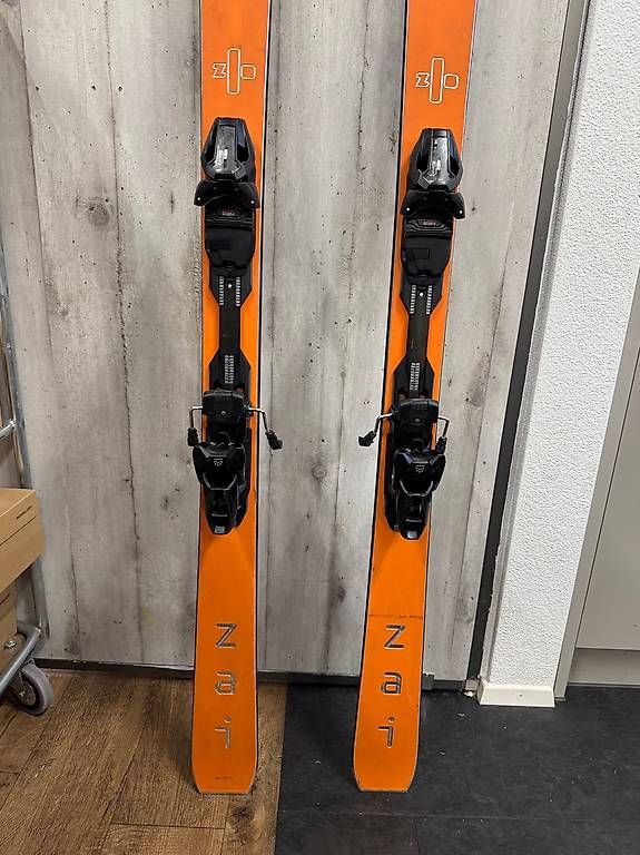 Sci: ZAI Disruptor Orange  176 cm  inkl. Bindung – Usato da Sursee venduto da pilatus.sport 1