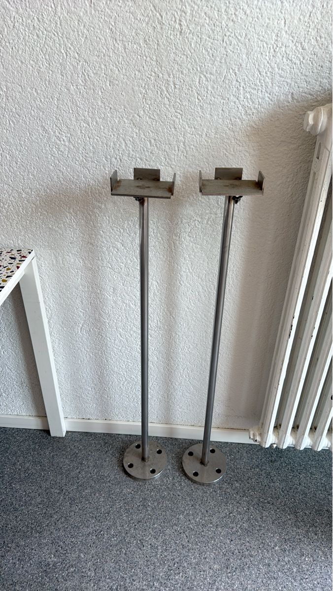 Supporti a parete: Handmade Speaker Stands Metal Pair Used – Usato da Basel venduto da Iagode
