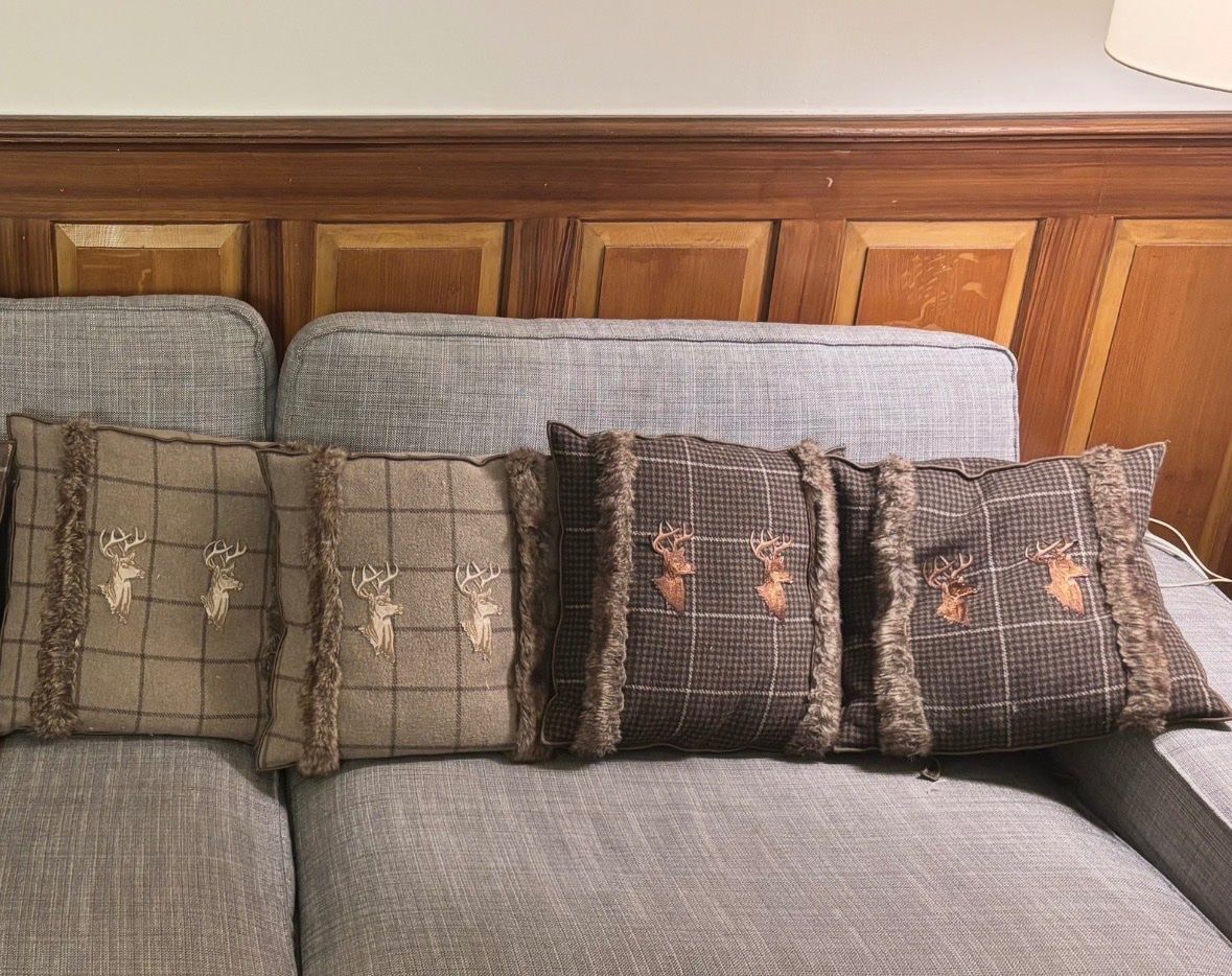Cuscini: 4x Wool/Fur cushions, mountain challet/ deer design. – Nuovo (secondo la descrizione) da Küsnacht ZH venduto da xavier74 2