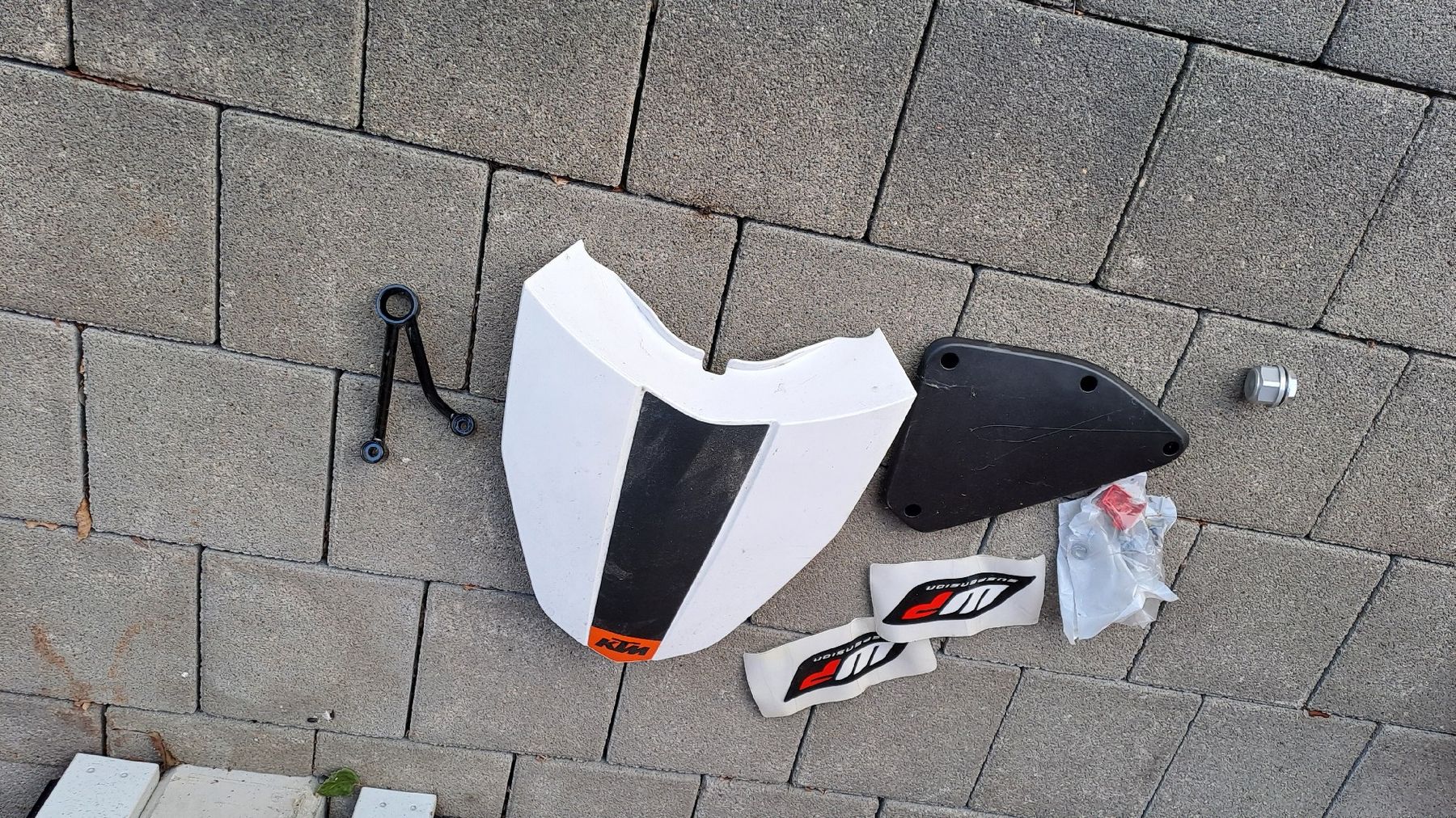 KTM Strada: KTM 690 Duke R – Usato da Auw venduto da san_gc9w 3