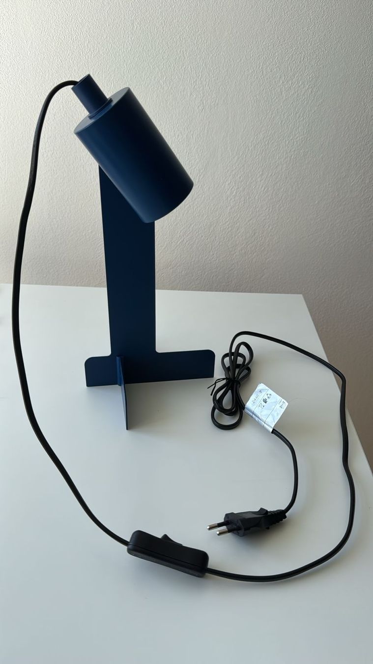 Ikea Lampade: Schicke blaue IKEA Flottiljus Tischlampe – Usato da Schaffhausen venduto da sil_5jz9