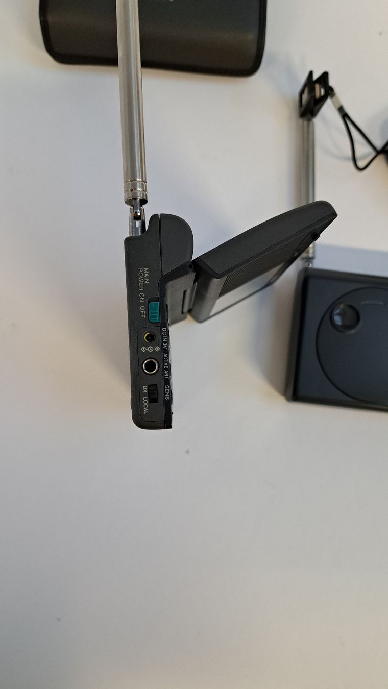 Sony Radio: SONY ICF-SW 100 Weltempfänger – Usato da Gümligen venduto da V10-Shop 4