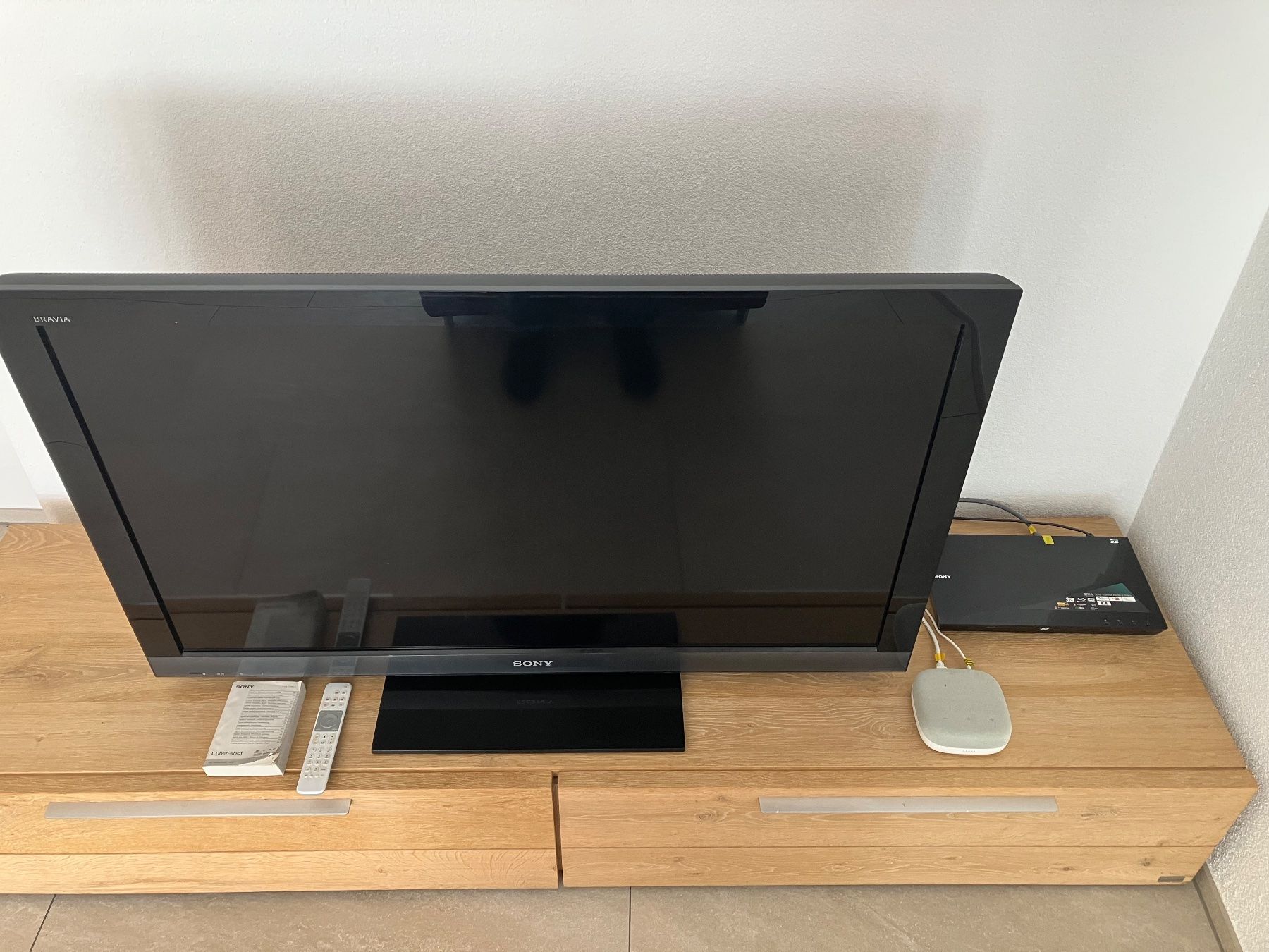 Sony Fernseher: Sony Bravia TV, mit Blu-Ray DISC/DVD Player – Gebraucht aus Dornach von lg11