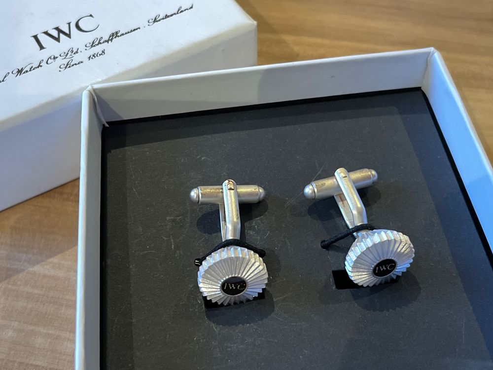 Funktionelle Tourbillon-Manschettenknöpfe – Mechanisches Uhren-Design Aus Messing!