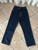 Neue dunkelblaue Basic-Jeans im Baggy-Schnitt 