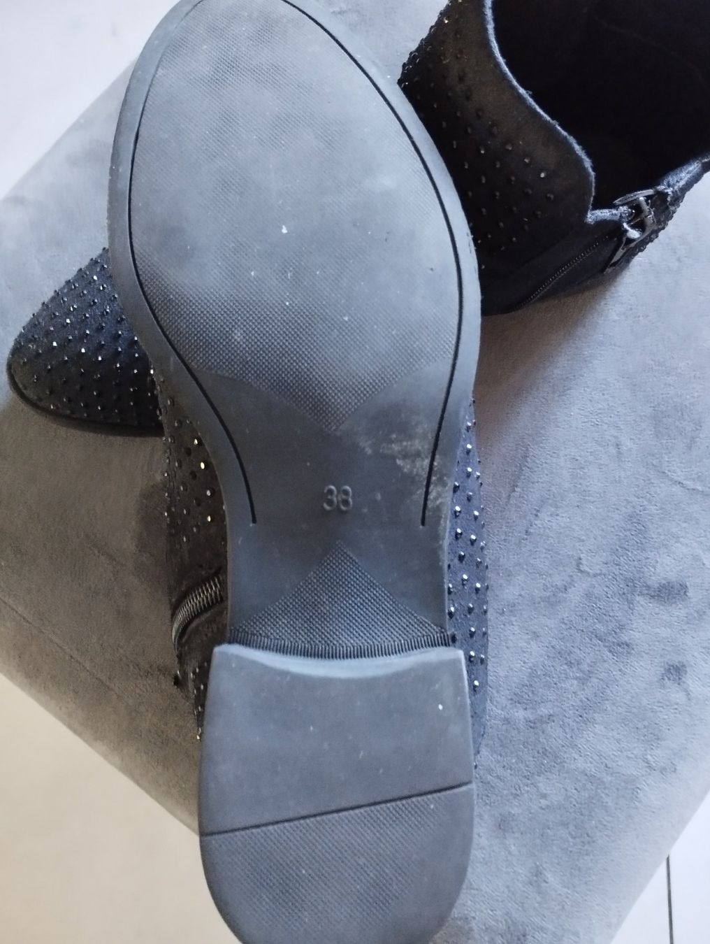 Damenschuhe: Boots mit schwarzen Glitzersteinchen – Gebraucht aus Zollikofen von zr65 2