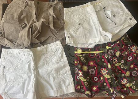 NUOVI 4 pantaloncini TG. 36