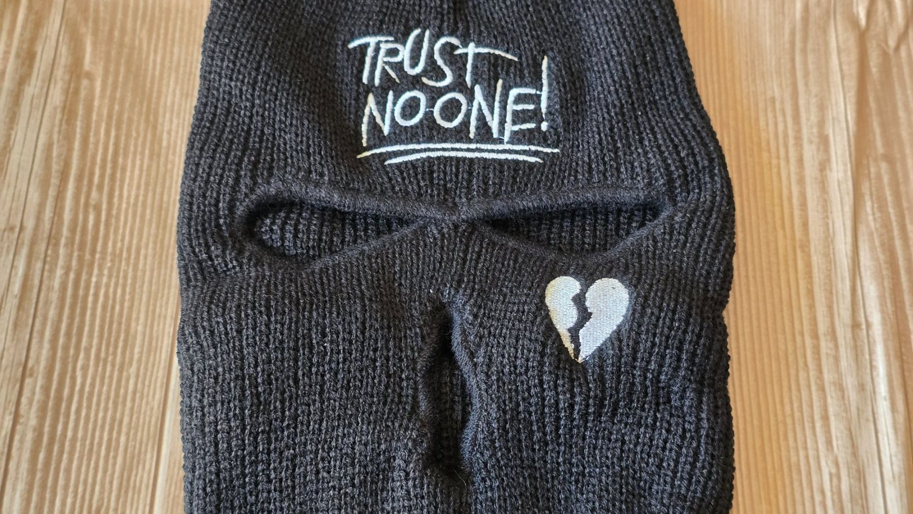 Altro in  Abbigliamento & Accessori: Balaclava / Sturmhaube - Trust No One - schwarz 🧢 – Nuovo (secondo la descrizione) da Thalwil venduto da VitaMini 1